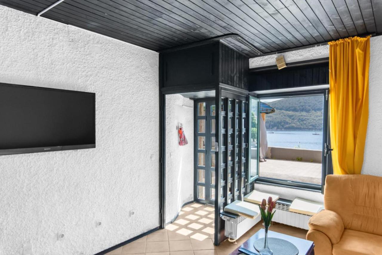 Apartmani Ella ラバック エクステリア 写真