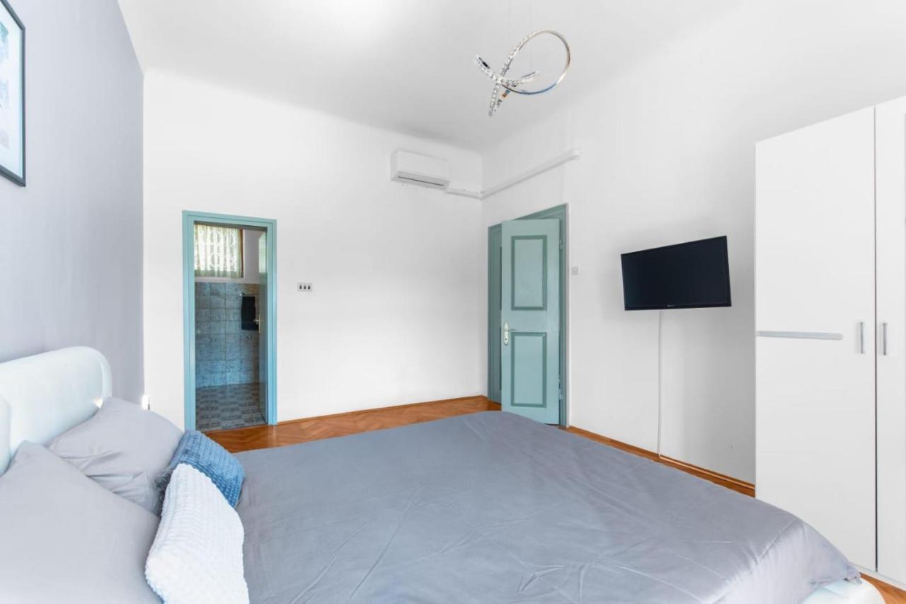 Apartmani Ella ラバック エクステリア 写真