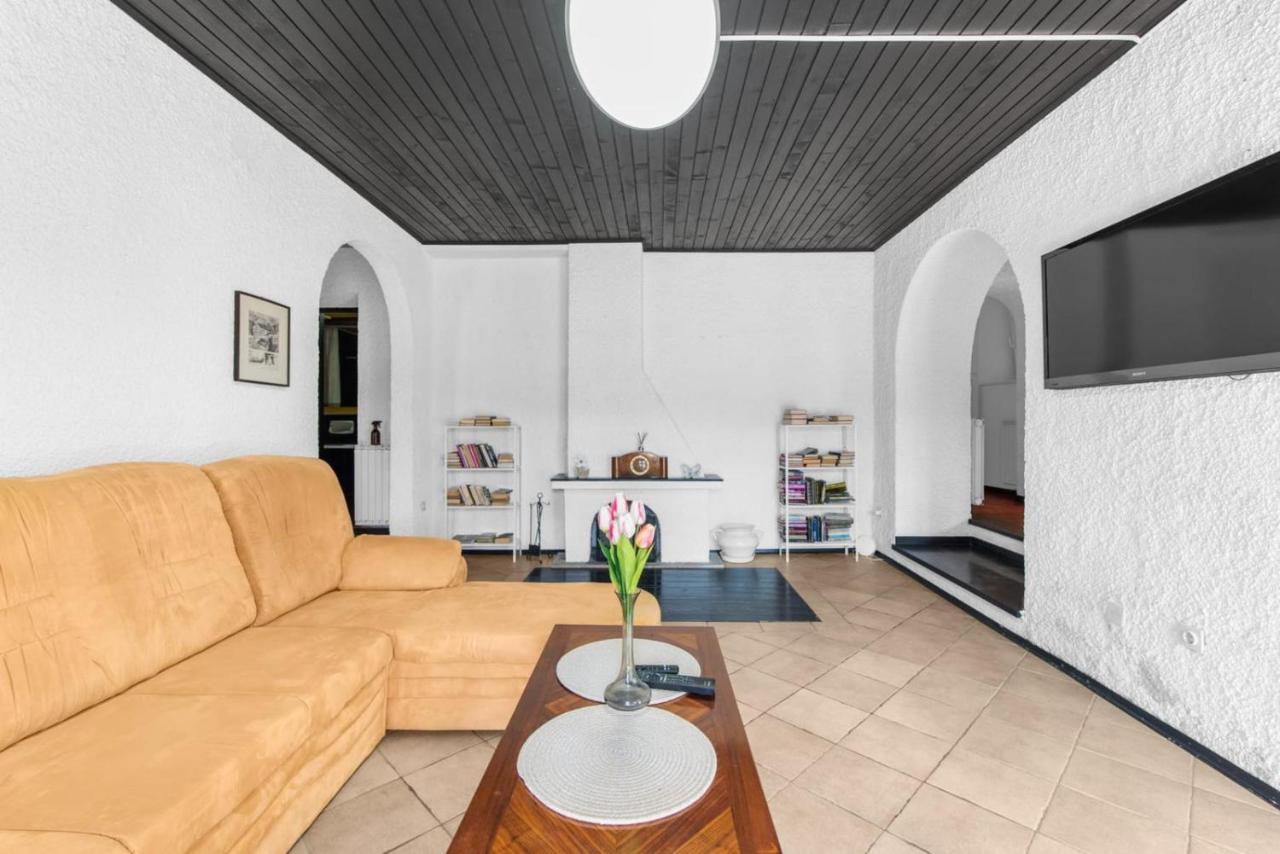 Apartmani Ella ラバック エクステリア 写真